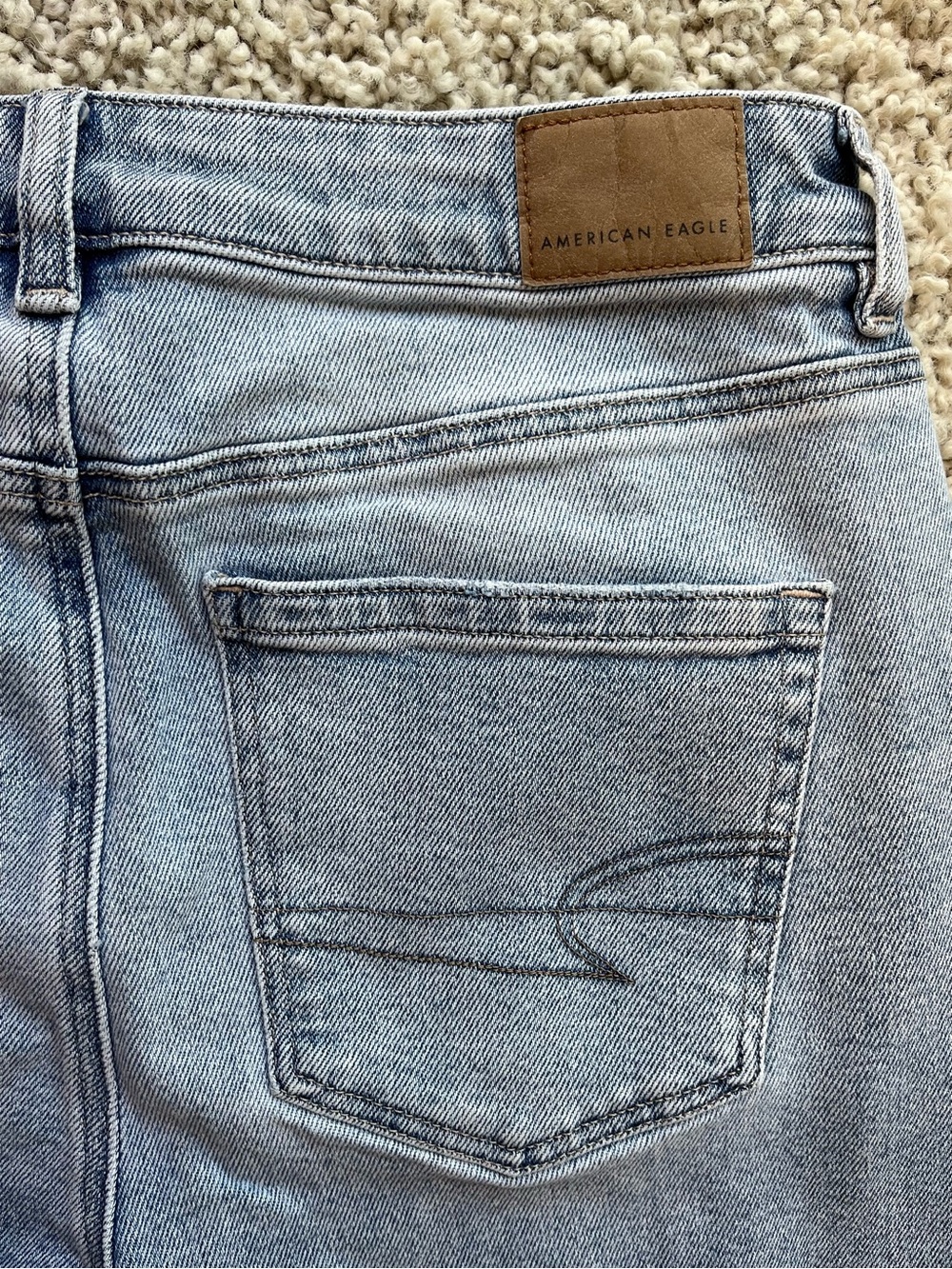 American Eagle High-Waisted Light Blue Mom Jeans - Picture 3 of 10